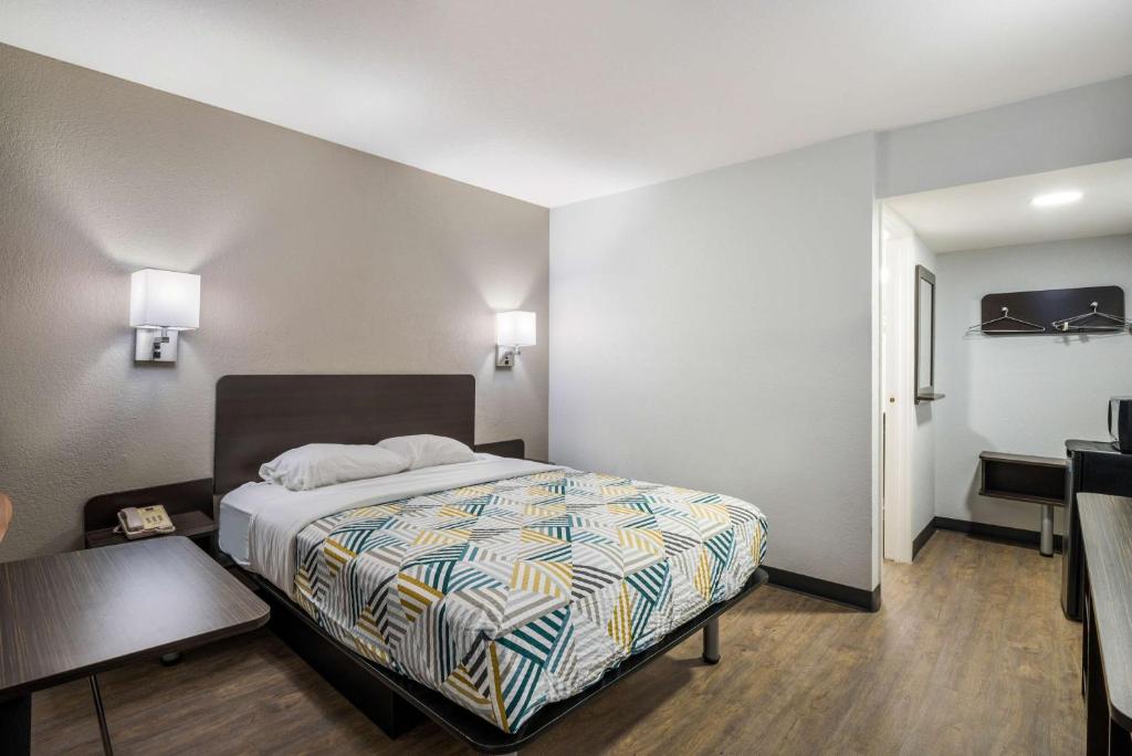 Motel 6-Sandston, VA - Richmond, Va - Queen Room