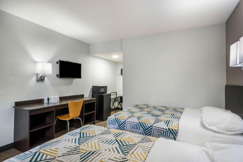 Motel 6-Sandston, VA - Richmond, Va - Quadruple Room