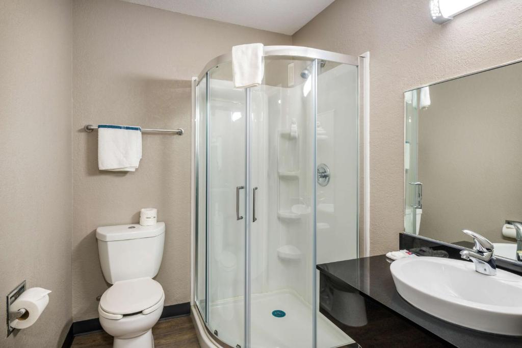 Motel 6-Sandston, VA - Richmond, Va - Basic Triple Room - Non-Smoking