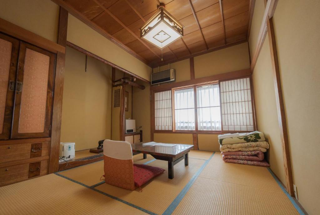 Posezení v ubytování Shibu Onsen Koishiya Ryokan