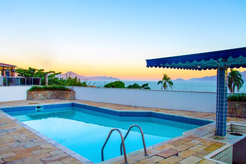  Mansão com piscina e vista panorâmica para o mar
