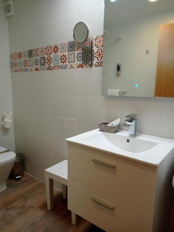 A bathroom at Pensión Úbeda