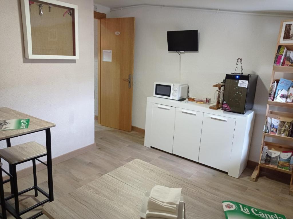 A kitchen or kitchenette at Pensión Úbeda