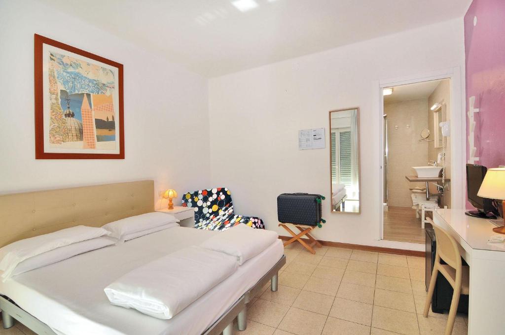 Postel nebo postele na pokoji v ubytování Hotel Nederland