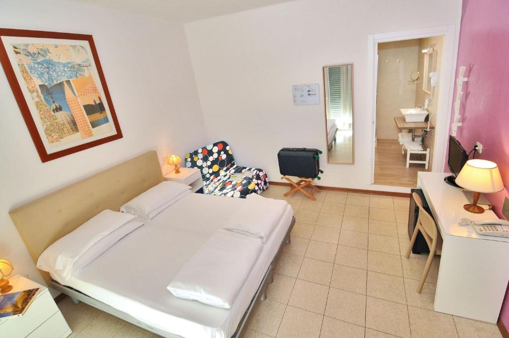 Postel nebo postele na pokoji v ubytování Hotel Nederland