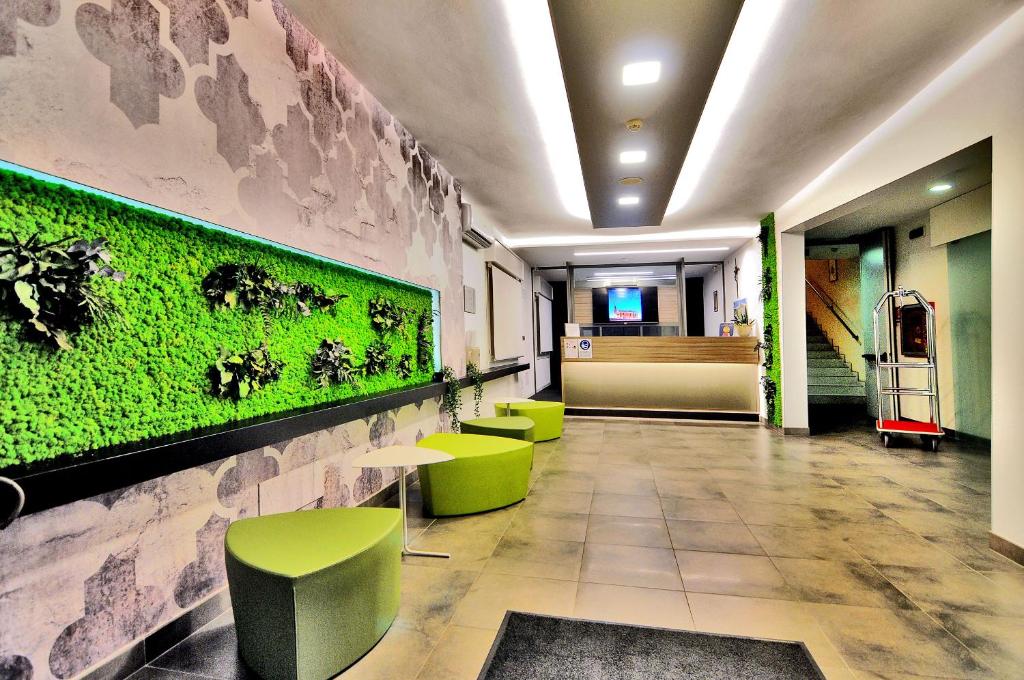 a lobby with a green wall with green algae at Hotel Nederland in Caorle
