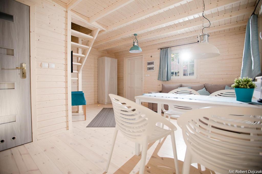 Fotografie z fotogalerie ubytování OŚRODEK KOLONIJNO WCZASOWY MEWA - przy plaży z basenem z podgrzewaną wodą i mini SPA v destinaci Niechorze