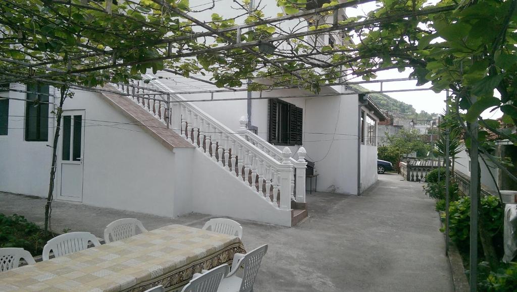 Balkón nebo terasa v ubytování Guesthouse Sinani