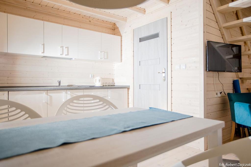 Postel nebo postele na pokoji v ubytování OŚRODEK KOLONIJNO WCZASOWY MEWA - przy plaży z basenem z podgrzewaną wodą i mini SPA