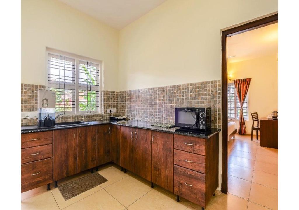 Kuchyň nebo kuchyňský kout v ubytování Stays 42 - Oleander Suites Coorg