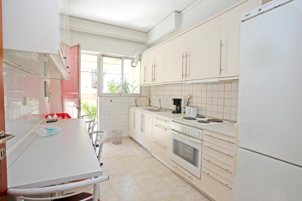 Apartment near the beach and the Athens airport , Artemida