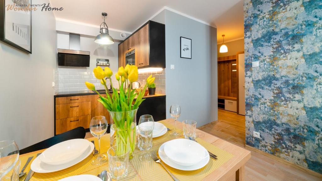 Kuchyňa alebo kuchynka v ubytovaní Wonder Home - Apartamenty położone blisko deptaka, licznych restauracji i sklepów