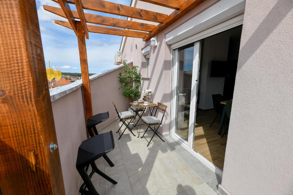 Balkón nebo terasa v ubytování Modern holiday apartment "Libra" with swimming pool