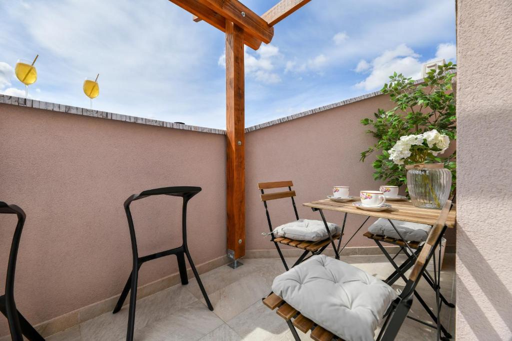 Balkón nebo terasa v ubytování Modern holiday apartment "Libra" with swimming pool
