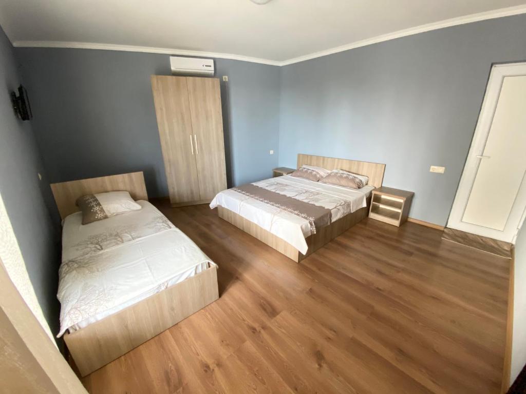 Ένα ή περισσότερα κρεβάτια σε δωμάτιο στο Hotel Charli