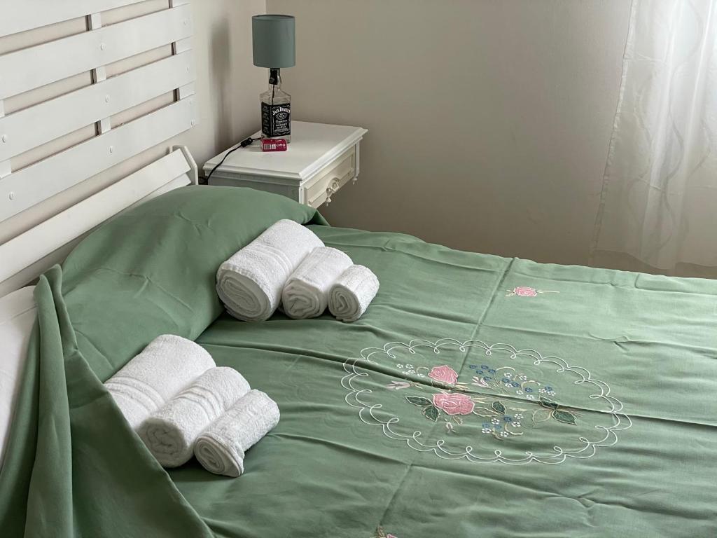 
A bed or beds in a room at “Le case di Paglia a Parma“
