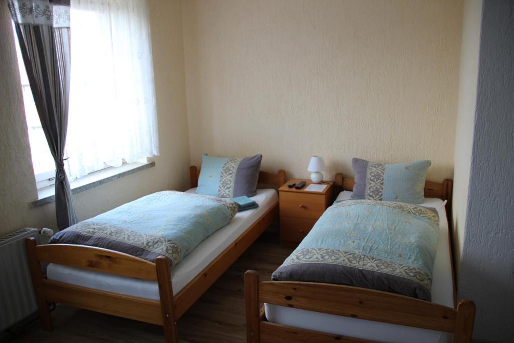 Postel nebo postele na pokoji v ubytování Gasthof Zur Eiche