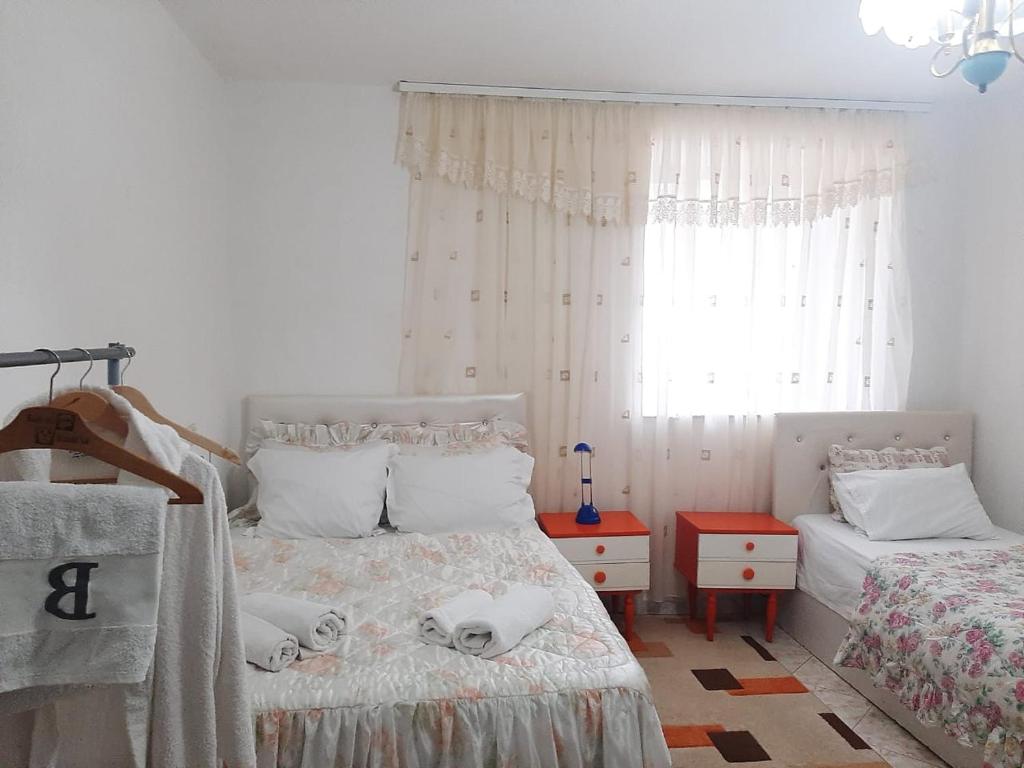 Postel nebo postele na pokoji v ubytování Vrenjo GuestHouse