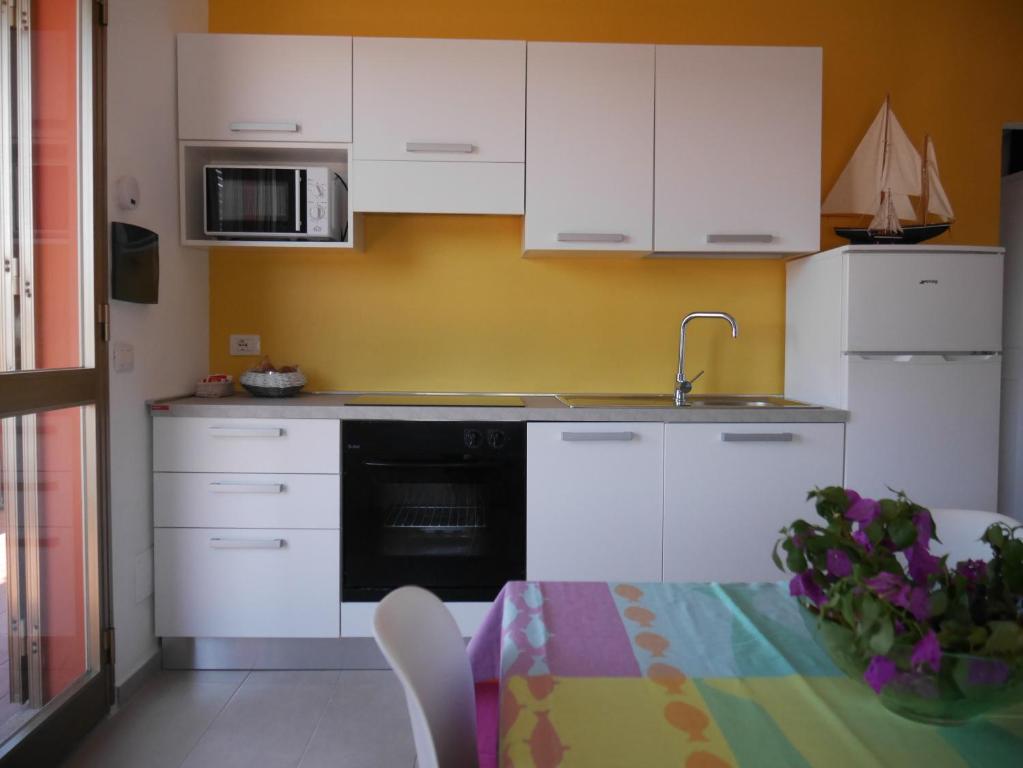 Kuchnia lub aneks kuchenny w obiekcie Palau Maisonettes