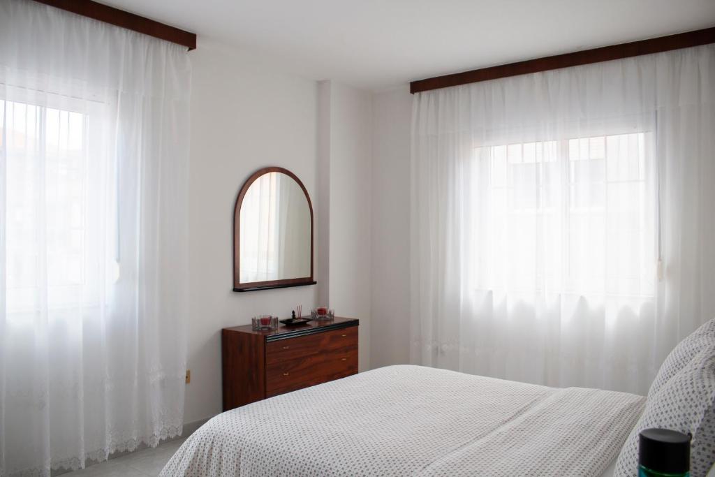 A bed or beds in a room at Apartamento Sol-Muxía