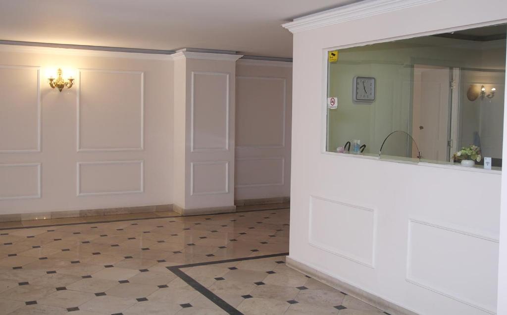 Parilament on Rustaveli 4 rooms - 商务双人房间与健身房通道
