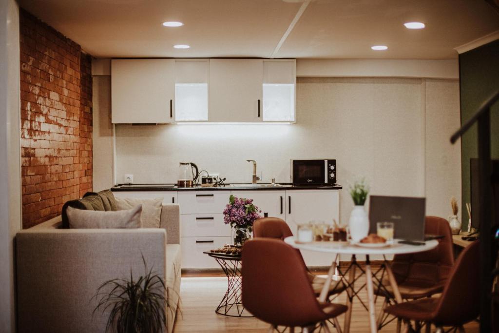 Kuchyň nebo kuchyňský kout v ubytování Luxury inn