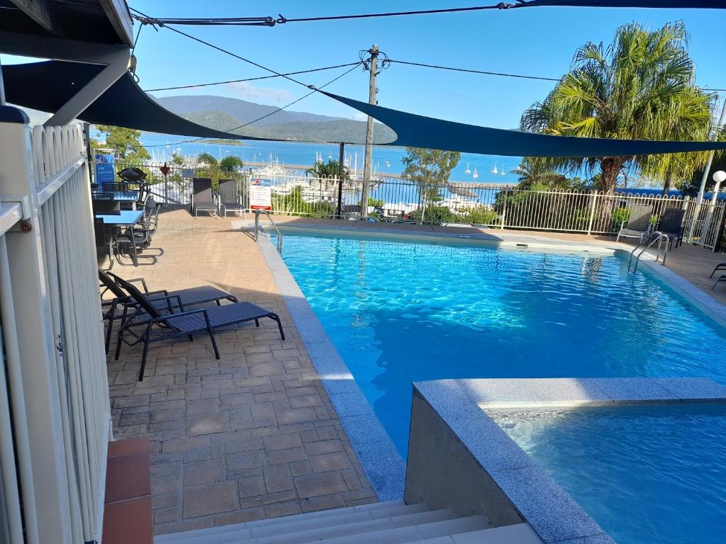Πισίνα στο ή κοντά στο Airlie Apartments