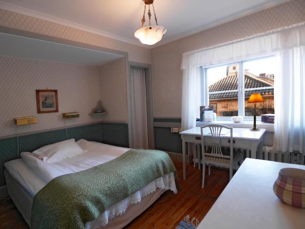 Postel nebo postele na pokoji v ubytování Sigtunastiftelsen Hotell & Konferens
