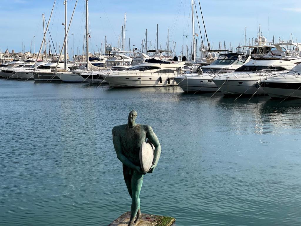 Haroldo Parres 17, Alicante – Bijgewerkte prijzen 2023