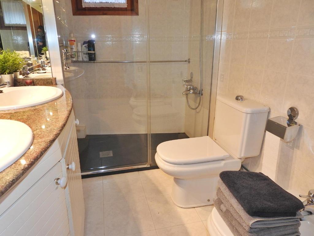 Kúpeľňa v ubytovaní CASA UNIFAMILIAR 8 pax con jardín URTX - CERDANYA