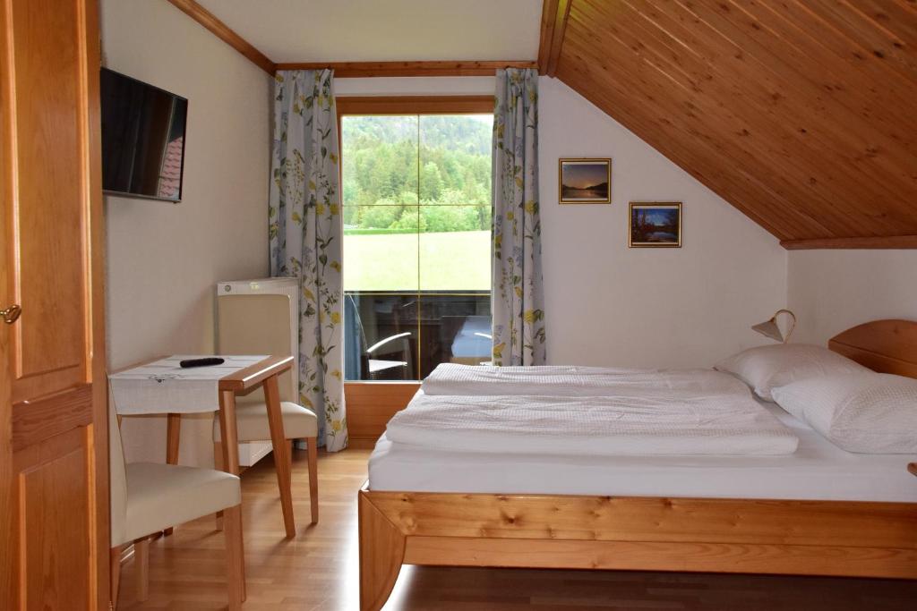 Postel nebo postele na pokoji v ubytování Pension Hohenau