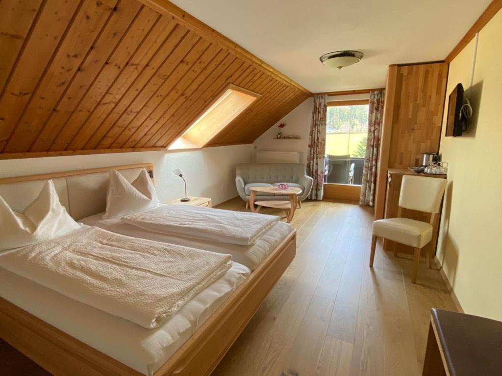 Postel nebo postele na pokoji v ubytování Pension Hohenau