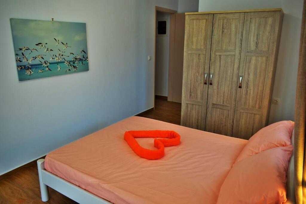 Кровать или кровати в номере Meltemi Appartment