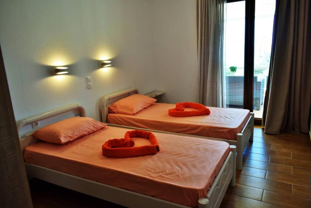 Кровать или кровати в номере Meltemi Appartment