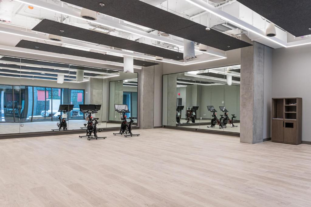 Fitness centrum a/nebo fitness zařízení v ubytování Shashi Hotel Mountain View Palo Alto