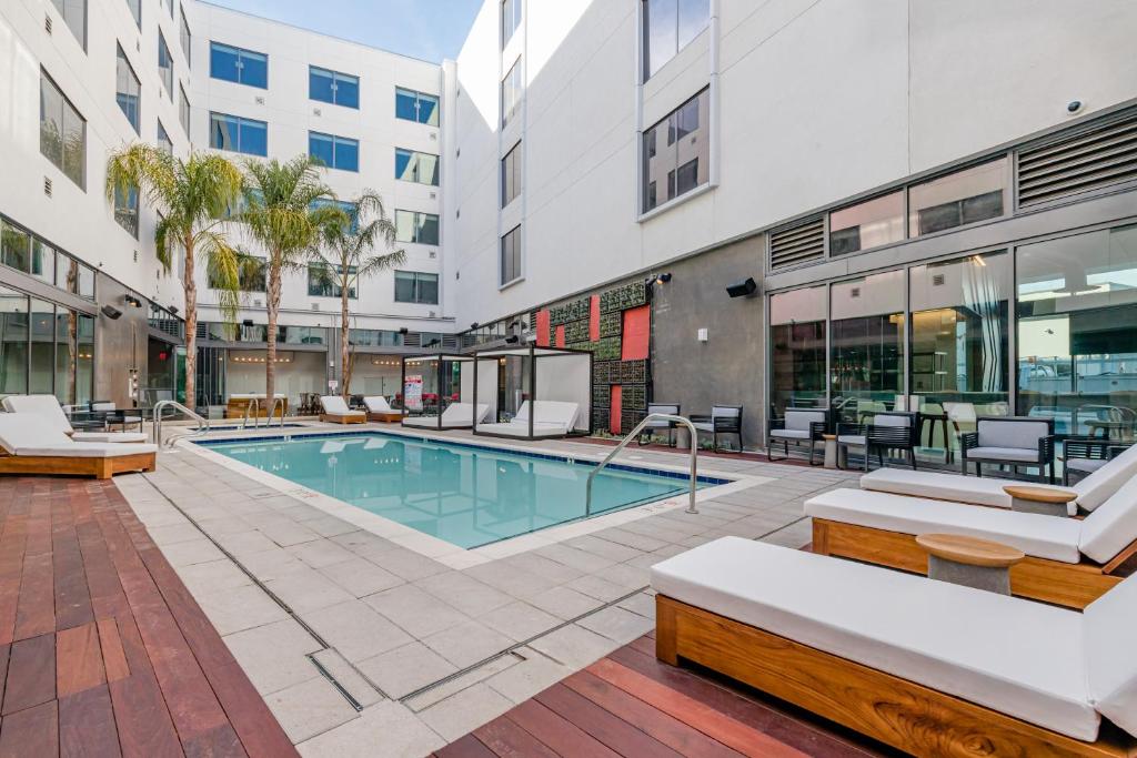 Bazén v ubytování Shashi Hotel Mountain View Palo Alto nebo v jeho okolí