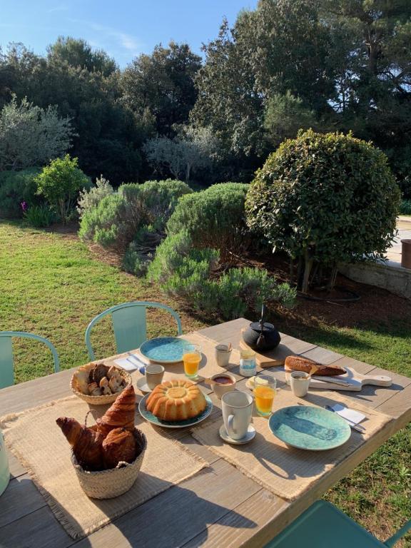 Frühstücksoptionen für Gäste der Unterkunft Maison Les Chênes
