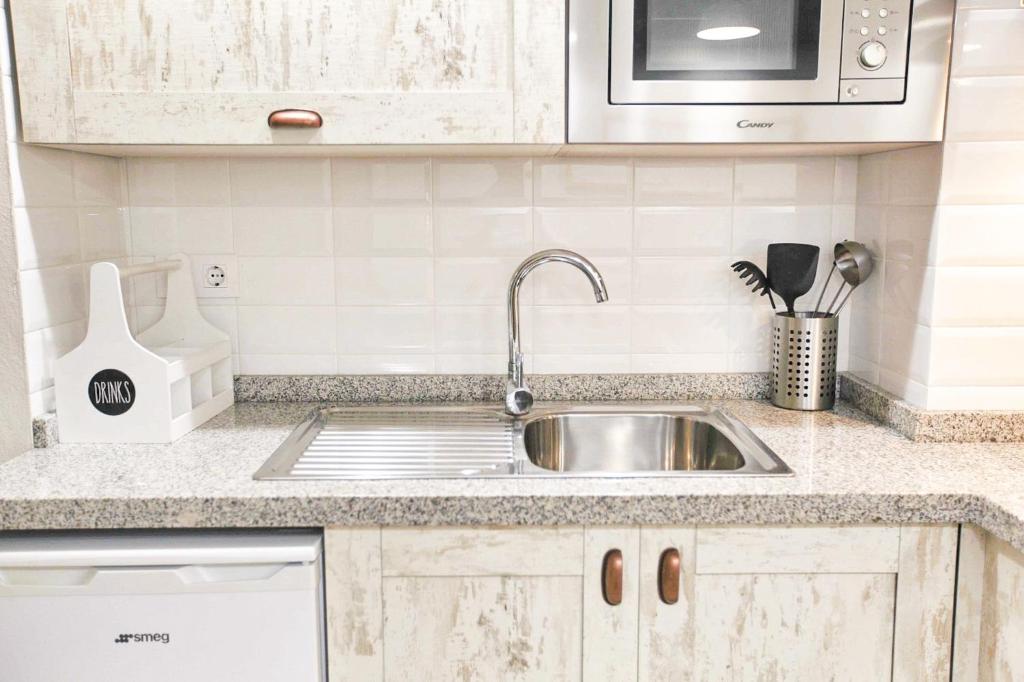 A kitchen or kitchenette at Casa con Terraza San Fernando