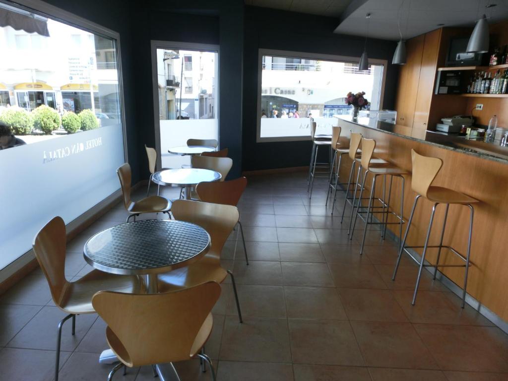 Restaurace v ubytování Hotel Can Català