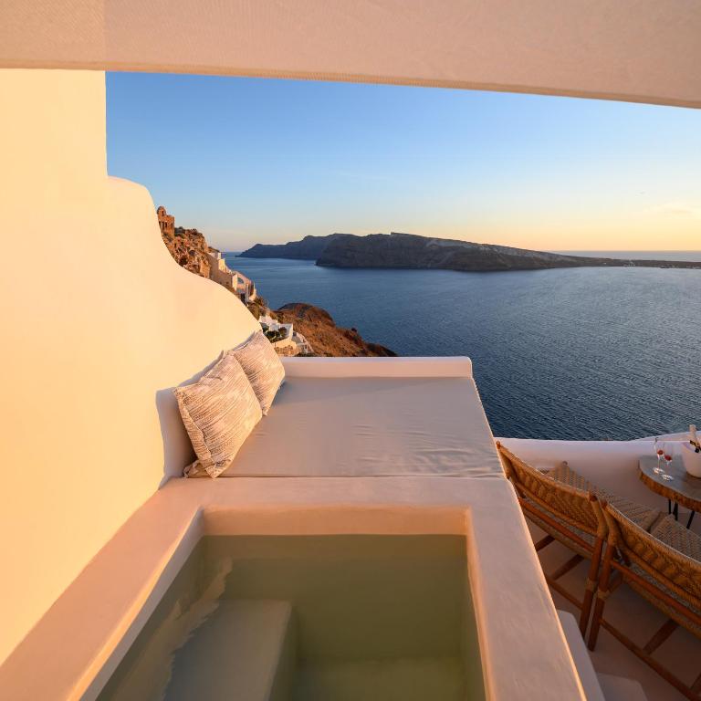 Canvas Suites, Oia – Updated 2023 Prices