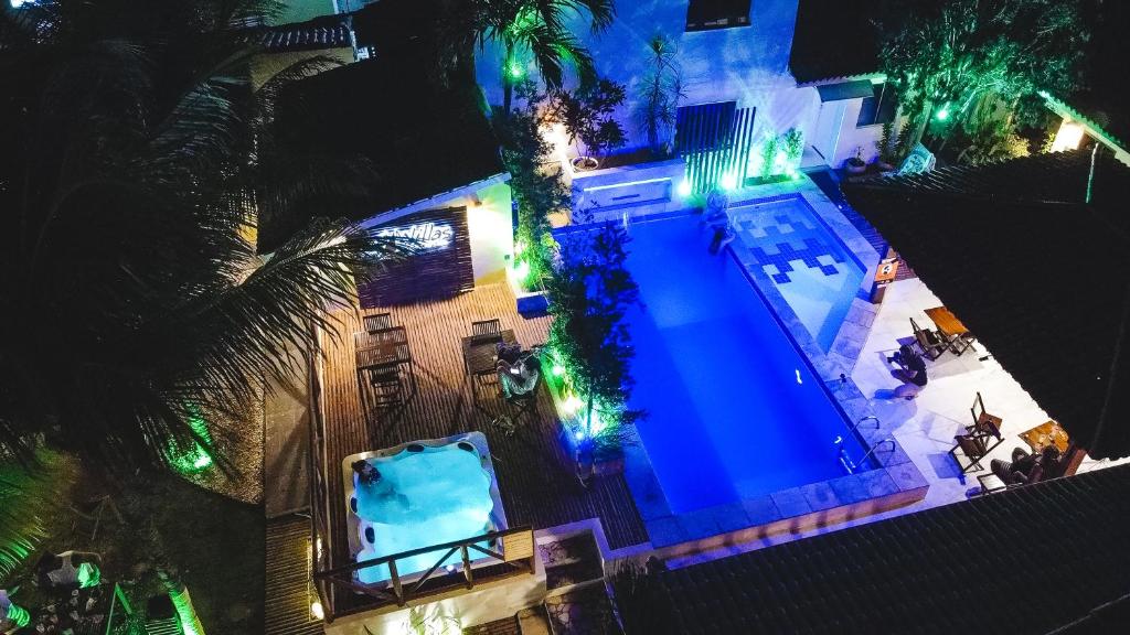 an overhead view of a swimming pool at night at Hotel Pousada Villas do Atlantico in Lauro de Freitas