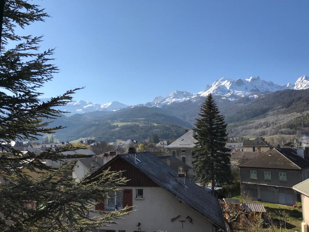 Villa Meyronnes 3 chambres vue degagée montagnes - Appartement Avec Vue Sur La Montagne