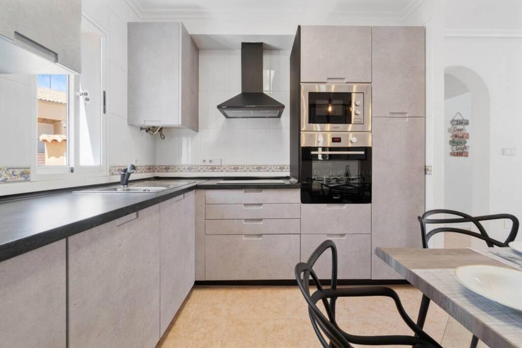 Kuchyňa alebo kuchynka v ubytovaní Villa-Capricho Playa - Zeus