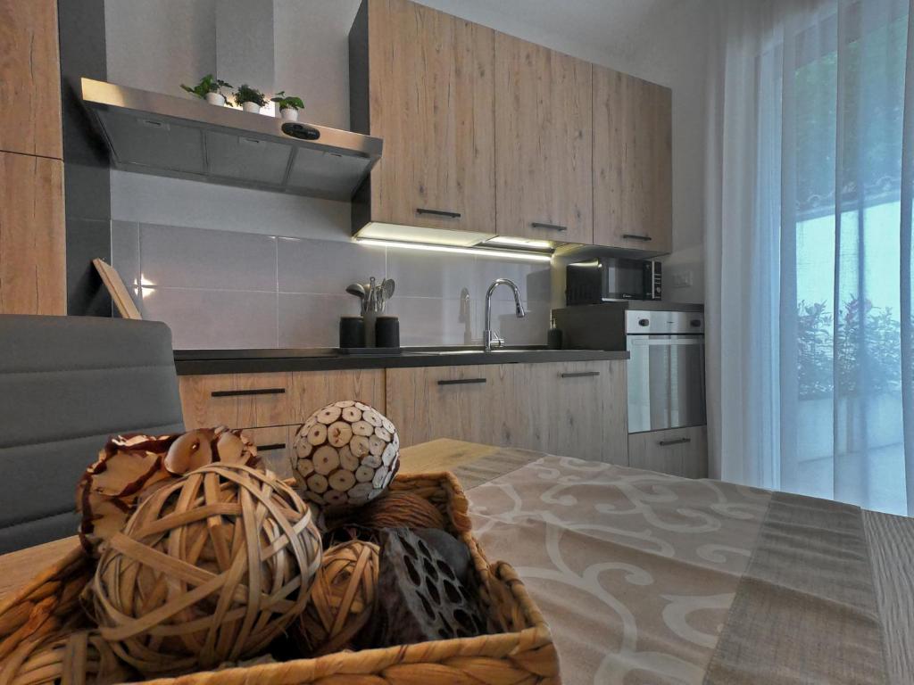 A kitchen or kitchenette at Borgo San Lorenzo Roma