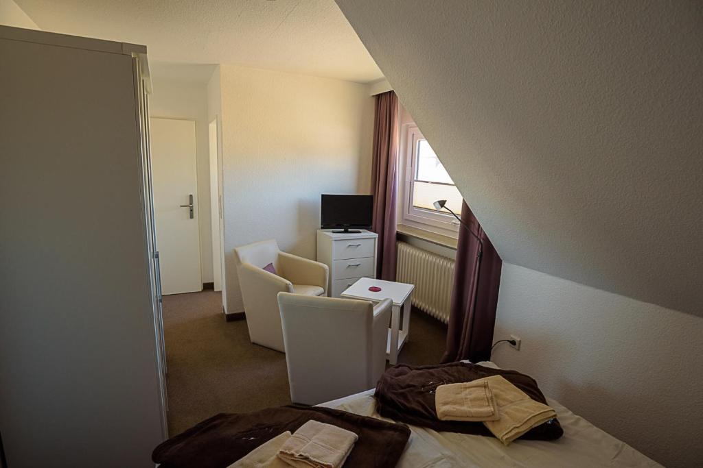 TV a/nebo společenská místnost v ubytování Pension Luuward 3 Sterne superior Hotel