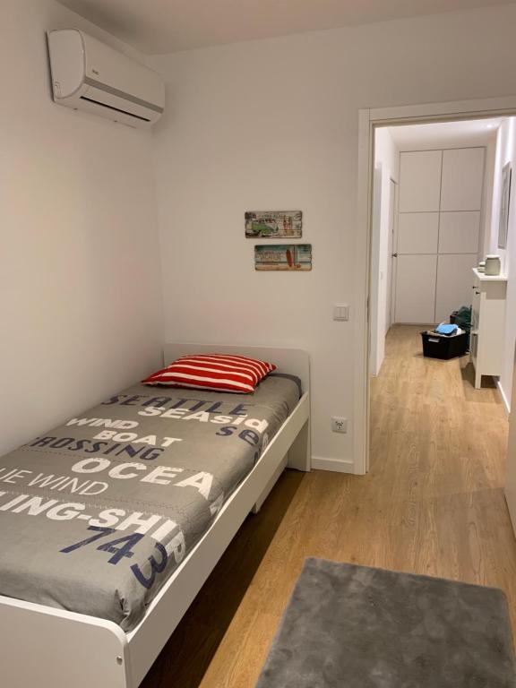 Postel nebo postele na pokoji v ubytování Palace House Apartment
