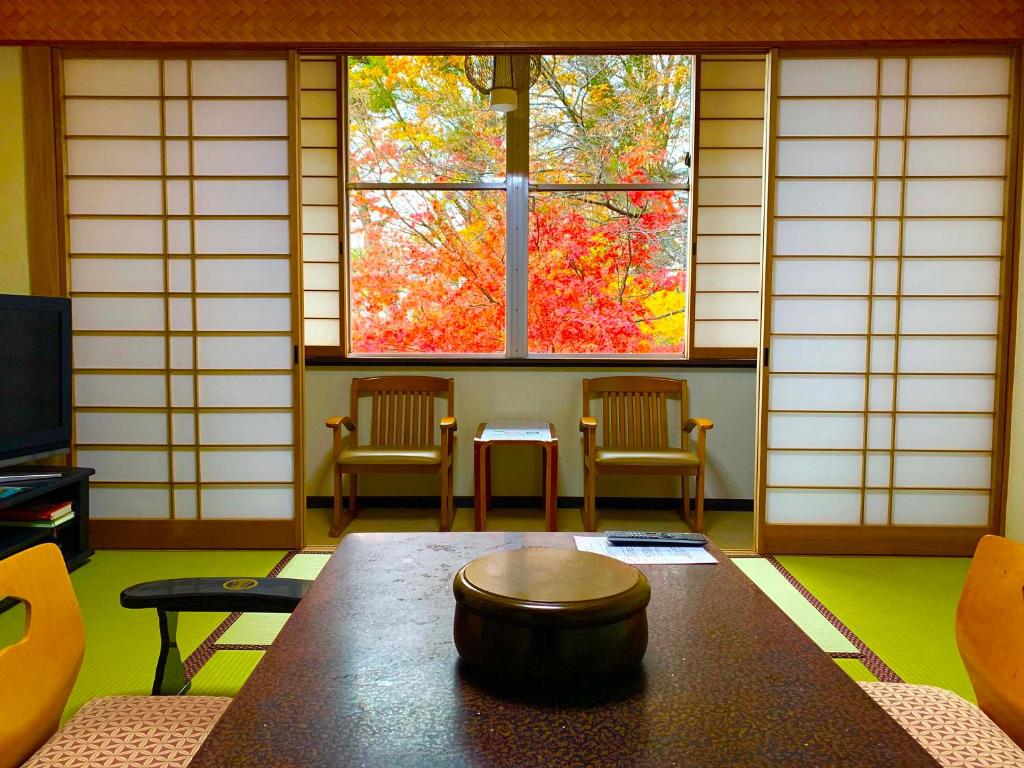 Posezení v ubytování Kirishimaya Ryokan