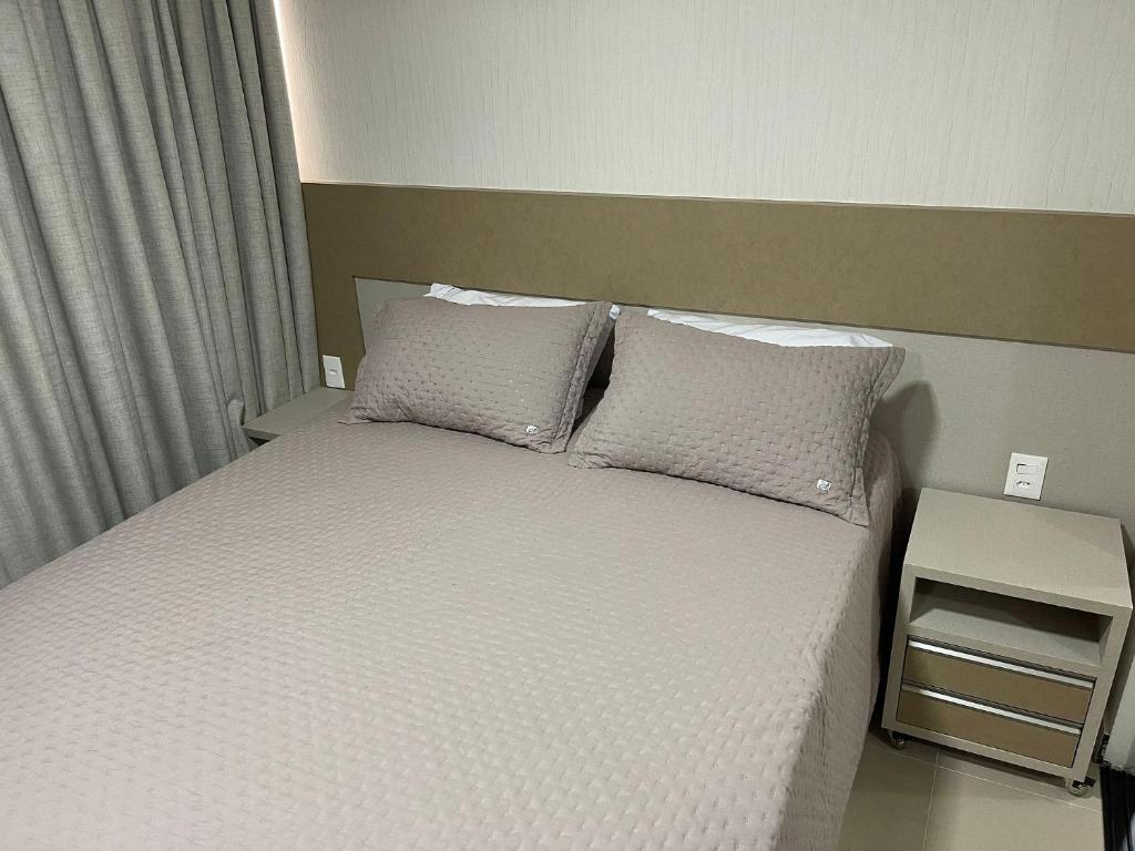  Apt novo no CENTRO de Foz com garagem e mobiliado