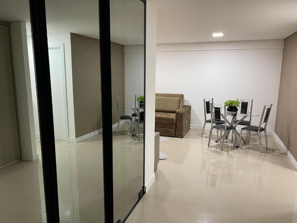  Apt novo no CENTRO de Foz com garagem e mobiliado
