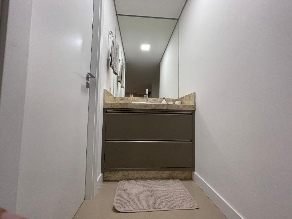  Apt novo no CENTRO de Foz com garagem e mobiliado